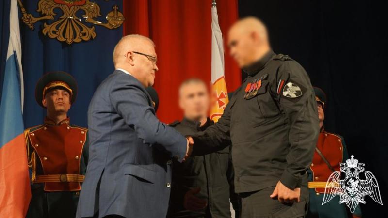 Губернатор Кировской области Александр Соколов вручил росгвардейцам государственные награды