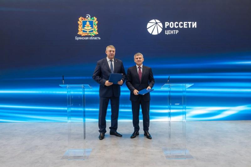 Александр Богомаз и Игорь Маковский подписали соглашение о сотрудничестве на площадке ПМЭФ