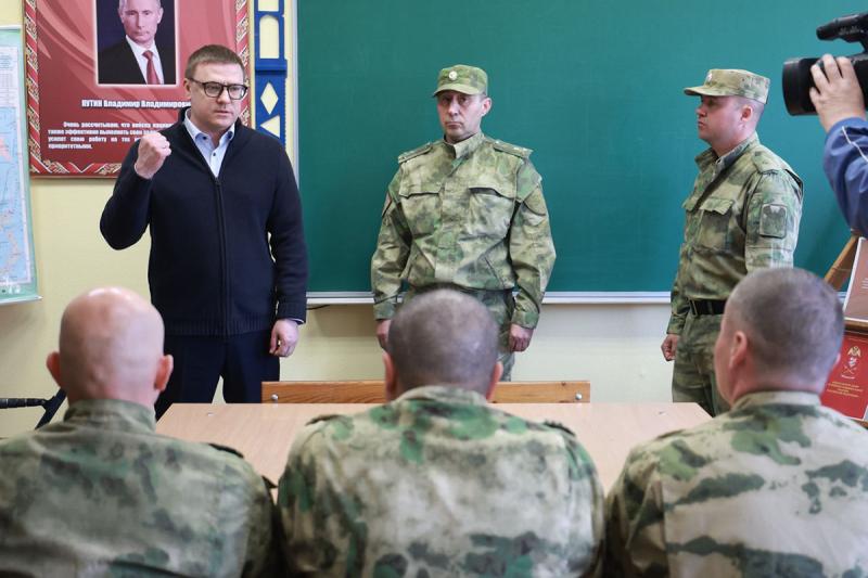 Губернатор Челябинской области Алексей Текслер встретился с росгвардейцами из Озёрска перед их отправкой в зону СВО