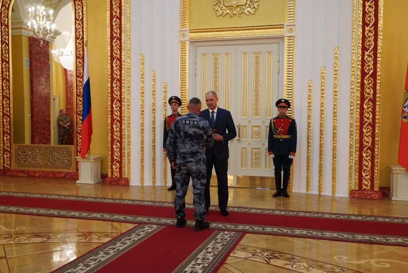 Губернатор Оренбургской области наградил отличившихся сотрудников и военнослужащих Росгвардии государственными наградами