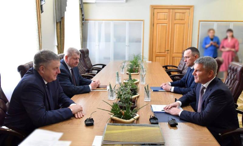 Александр Богомаз и Игорь Маковский в Брянске провели рабочую встречу и посетили героя-энергетика