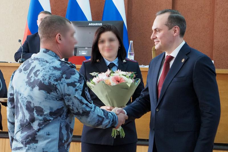 Глава Мордовии вручил благодарственное письмо многодетной семье командира ОМОН «Аркуда» Росгвардии
